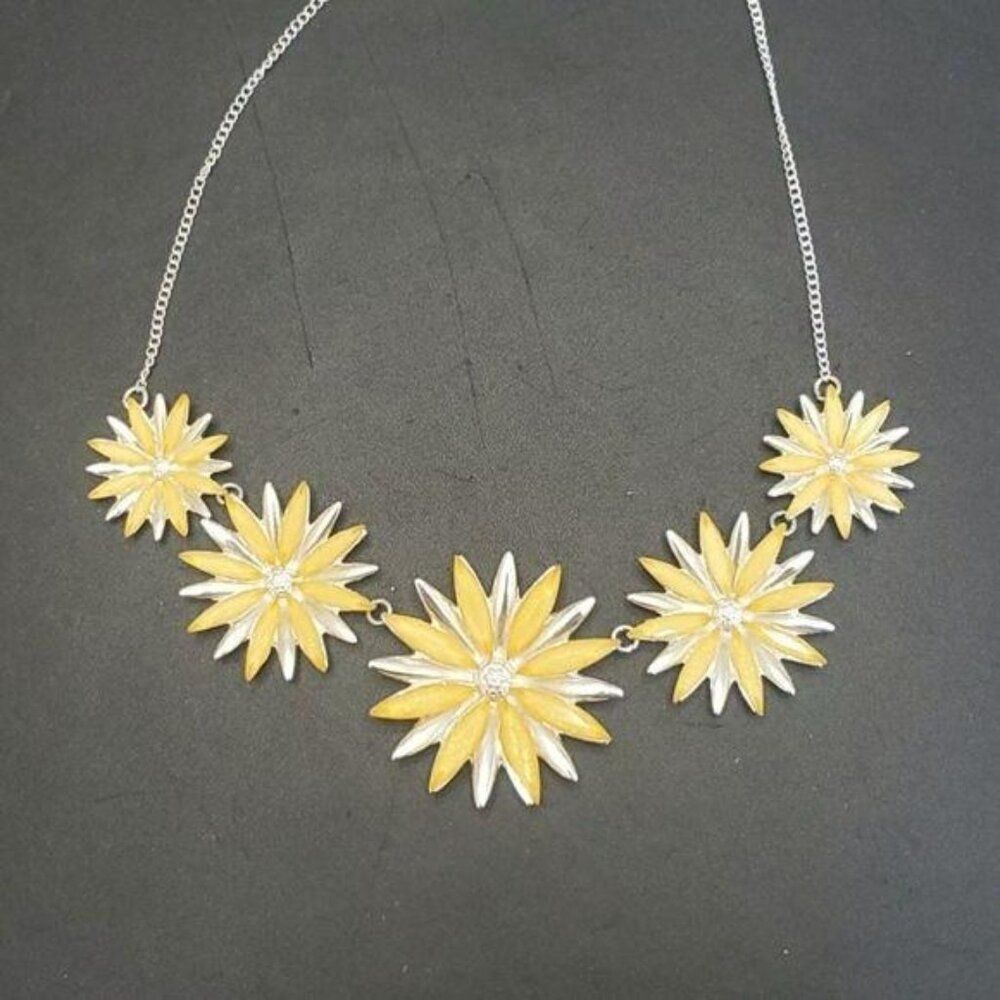 Silver tone yellow flower necklace 18-20.5"